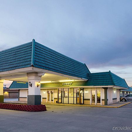 Econo Lodge Mcpherson Kültér fotó