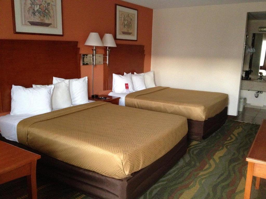 Econo Lodge Mcpherson Kültér fotó