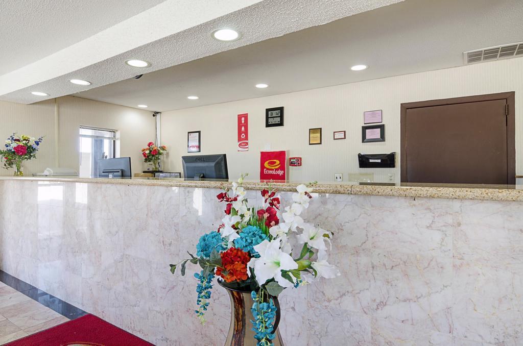 Econo Lodge Mcpherson Kültér fotó