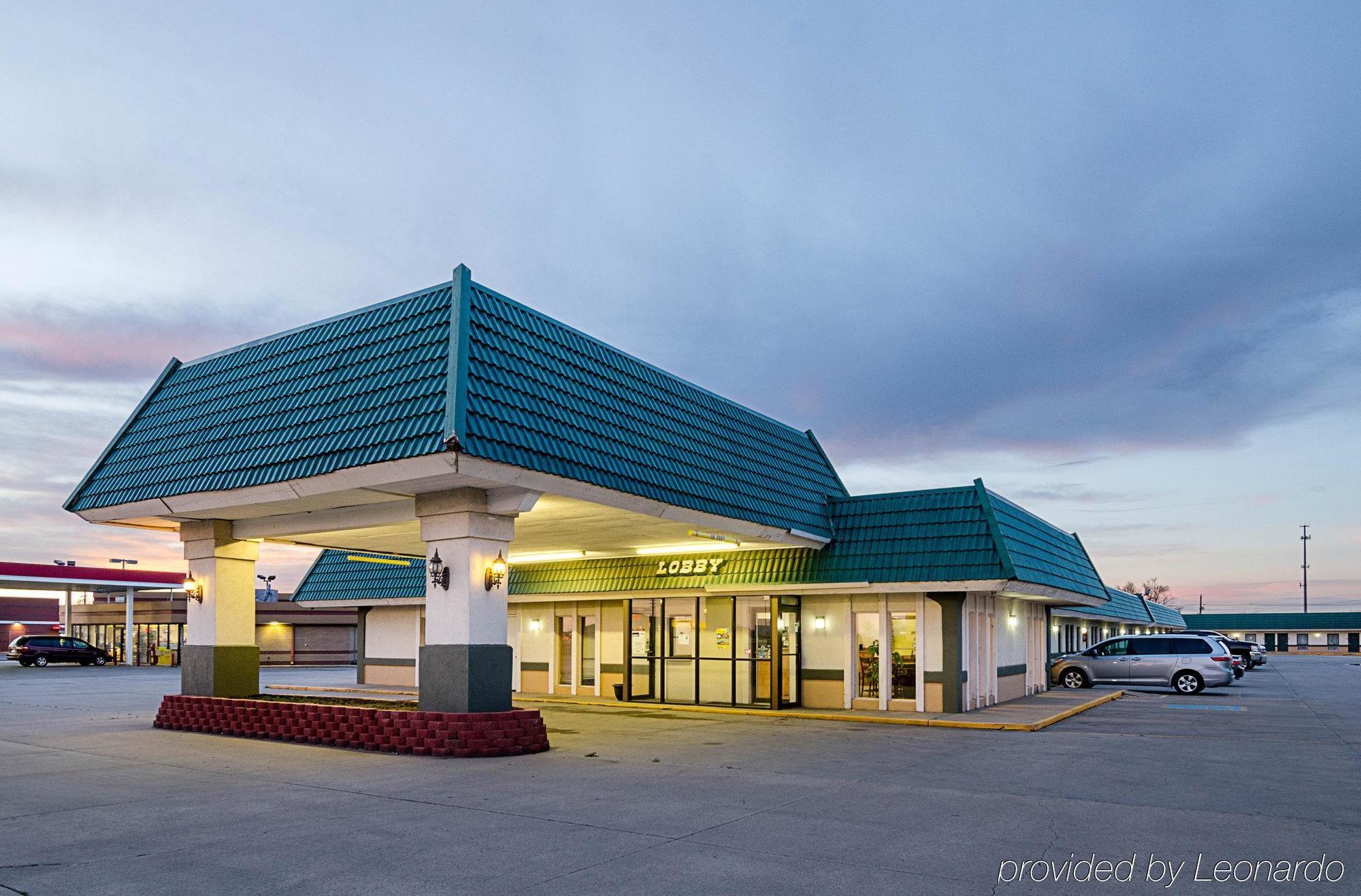Econo Lodge Mcpherson Kültér fotó