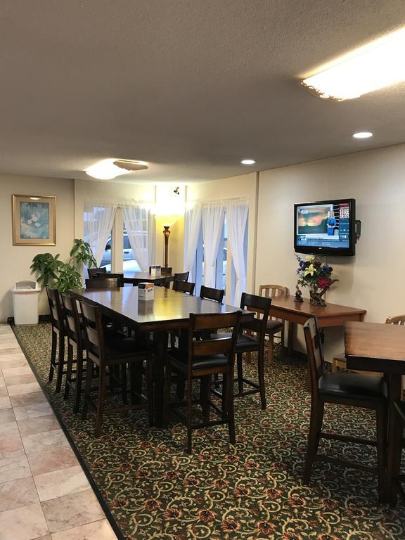Econo Lodge Mcpherson Kültér fotó