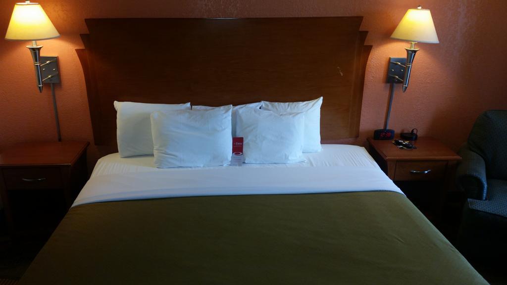 Econo Lodge Mcpherson Kültér fotó