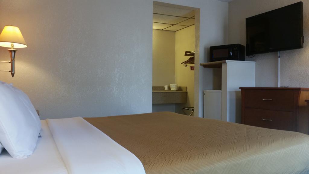 Econo Lodge Mcpherson Kültér fotó