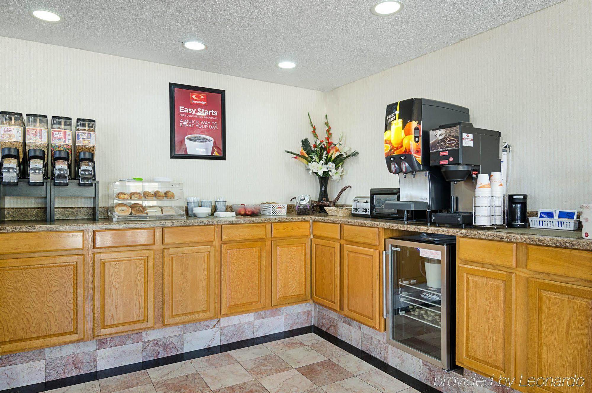 Econo Lodge Mcpherson Kültér fotó