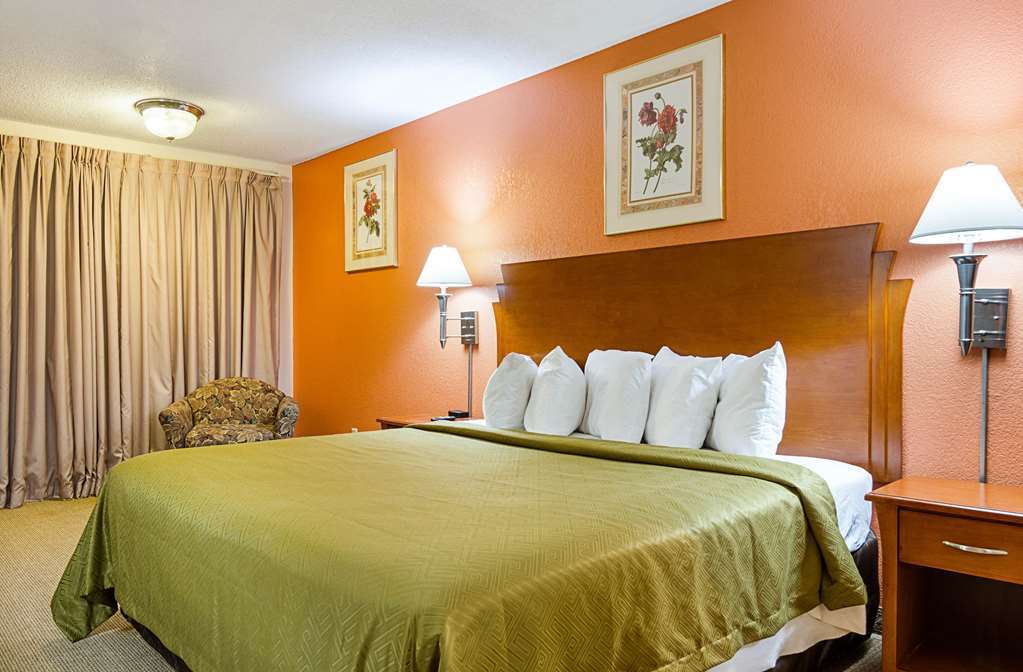 Econo Lodge Mcpherson Szoba fotó